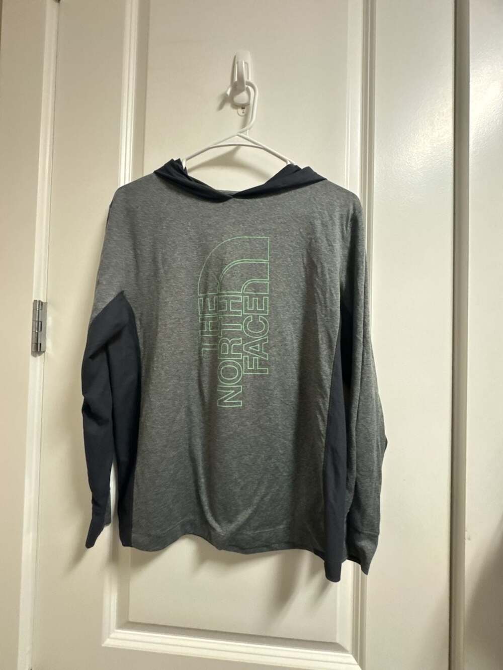 Boys The North Face Hoodie Size XL/TG 18/20 Gray Long Sleeve Pullover